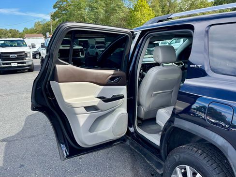 Used 2021 GMC Acadia SLT image 17