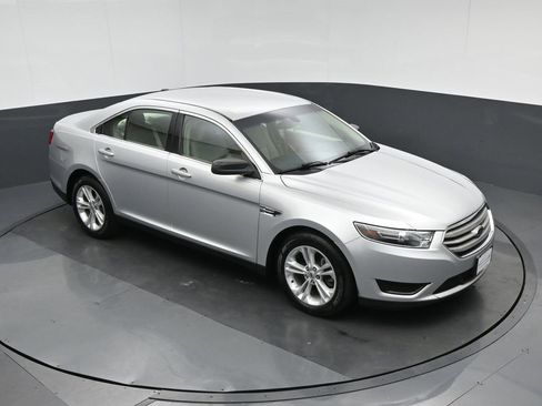 Used 2017 Ford Taurus SE image 51