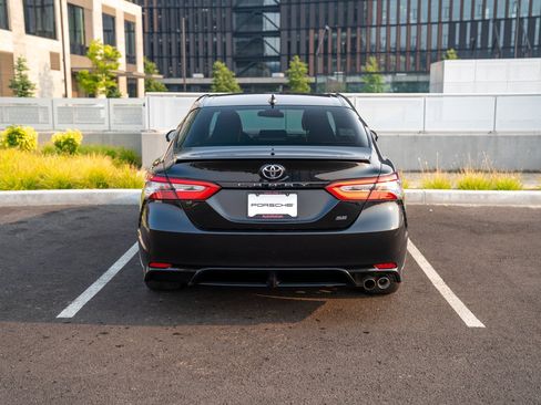 Used 2019 Toyota Camry SE FWD image 7