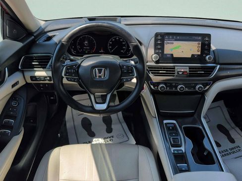 Used 2018 Honda Accord Touring image 13