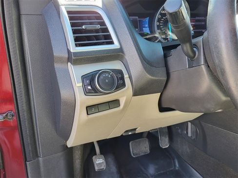 Used 2013 Ford Explorer XLT image 19