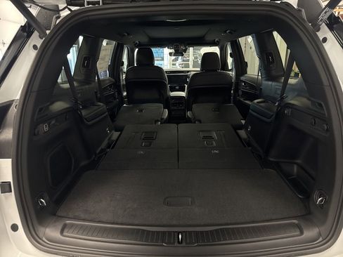 New 2026 Jeep Grand Cherokee L Limited w/ Limited Altitude Package AWD/4WD image 31