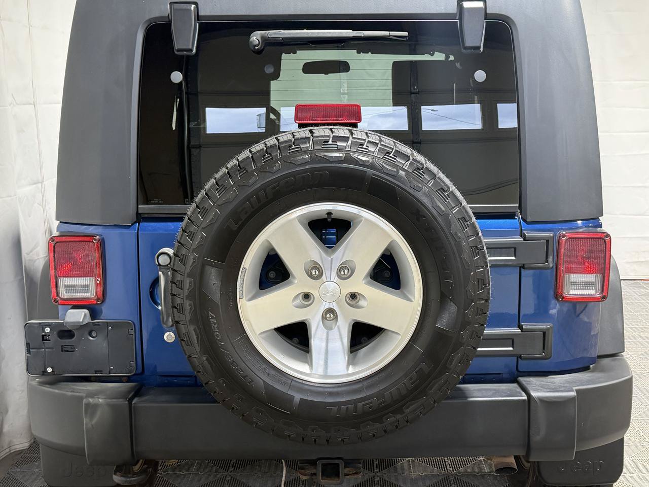 Used 2009 Jeep Wrangler Rubicon w/ Dual Top Group AWD/4WD image 8