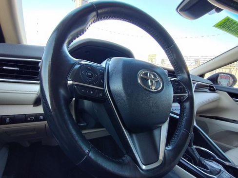 Used 2018 Toyota Camry XLE image 29