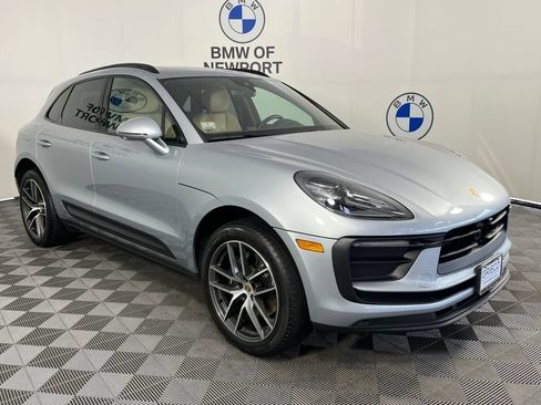 Used 2024 Porsche Macan AWD/4WD image 1