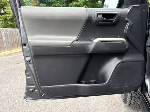 Used 2023 Toyota Tacoma SR5 RWD image 13