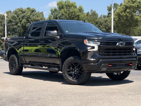 Used 2024 Chevrolet Silverado 1500 LT Trail Boss w/ Convenience Package II AWD/4WD image 2