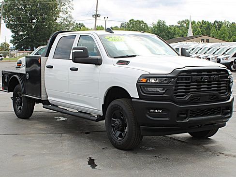 Used 2025 RAM 2500 Tradesman AWD/4WD image 3