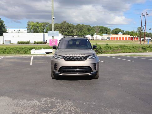 Used 2023 Land Rover Discovery HSE R-Dynamic AWD/4WD image 17