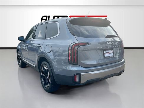 Used 2025 Kia Telluride EX w/ EX Captain's Chair Package image 5