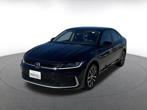 Used 2025 Volkswagen Jetta SE image 3