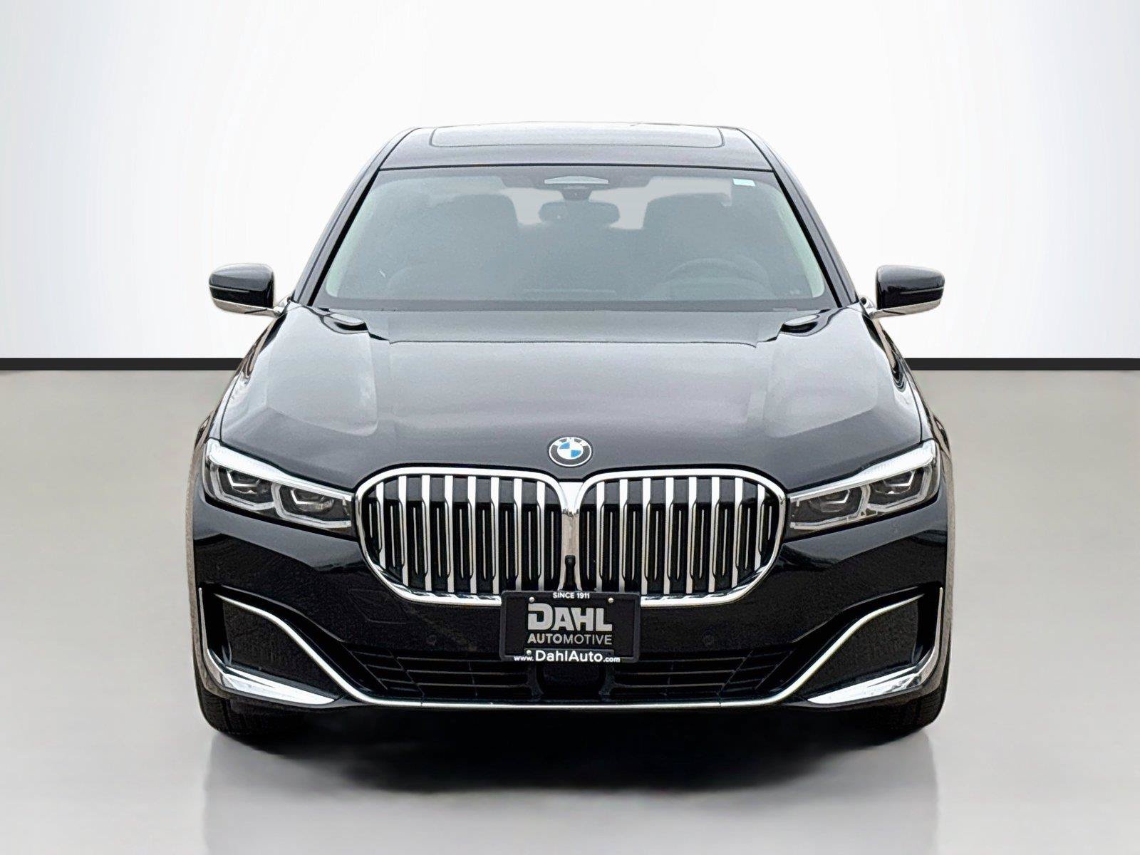 Used 2022 BMW 750i xDrive AWD/4WD image 3