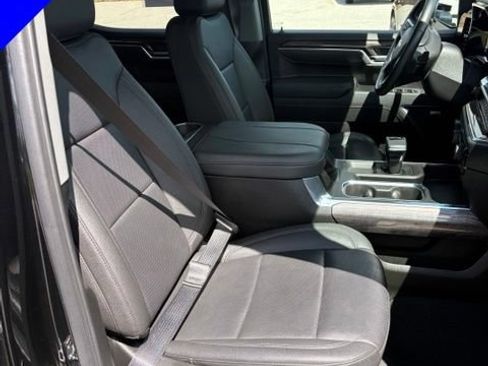 Used 2025 Chevrolet Silverado 1500 LTZ AWD/4WD image 31