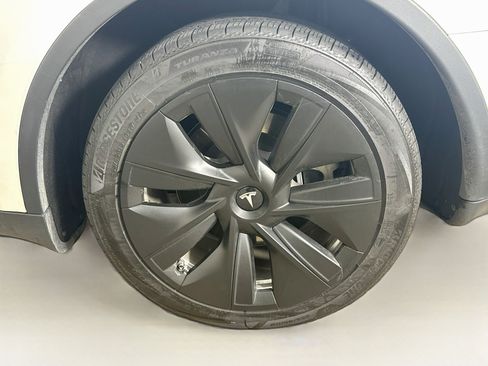 Used 2023 Tesla Model Y Long Range AWD/4WD image 11