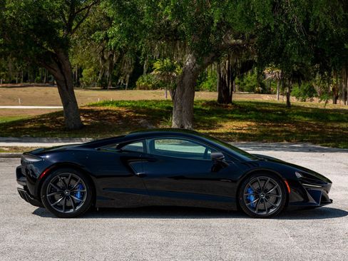 Used 2023 McLaren Artura image 22
