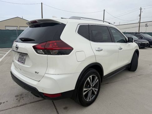 Used 2019 Nissan Rogue SV w/ Premium Package FWD image 5