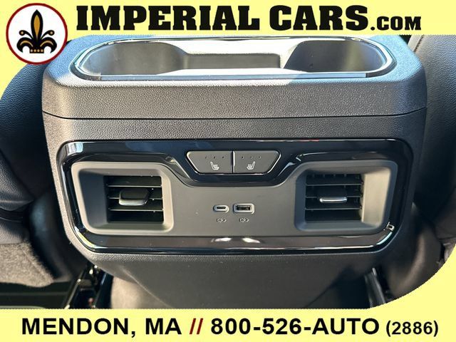 Used 2024 GMC Sierra 1500 AT4 w/ Technology Package AWD/4WD image 17