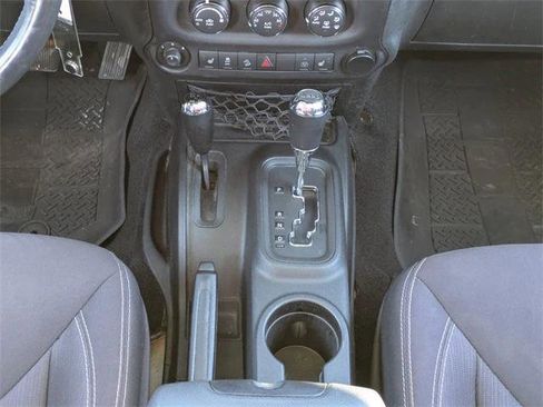 Certified 2015 Jeep Wrangler Unlimited Rubicon w/ Dual Top Group image 20