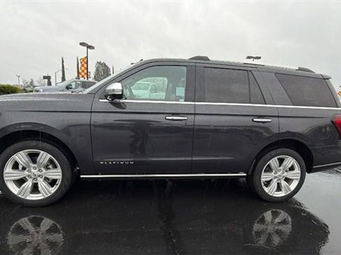 Used 2024 Ford Expedition Platinum image 7