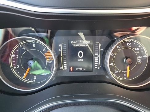 Used 2019 Jeep Cherokee Latitude Plus AWD/4WD image 14