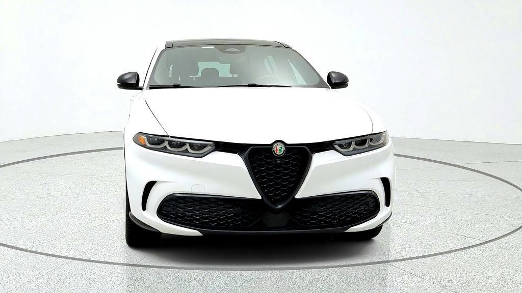 Used 2024 Alfa Romeo Tonale Veloce w/ Active Assist Package AWD/4WD image 2