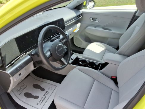 Used 2025 Hyundai Kona Limited image 18