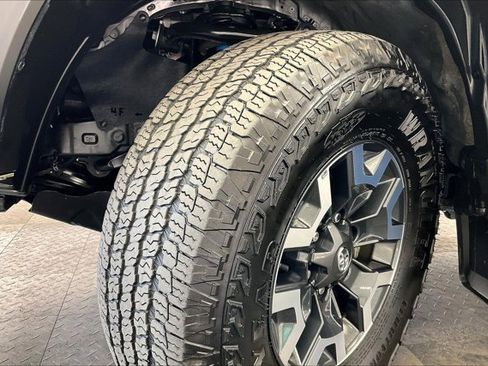 Used 2022 Toyota Tacoma TRD Off-Road image 34