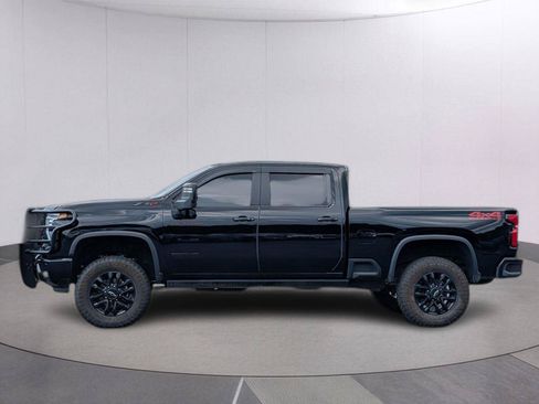 Used 2025 Chevrolet Silverado 2500 ZR2 w/ Technology Package AWD/4WD image 2