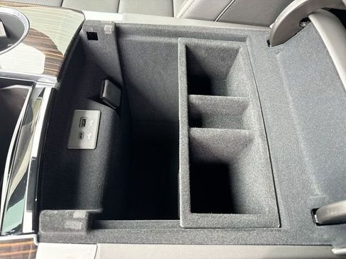 Used 2025 Cadillac Escalade Premium Luxury image 29