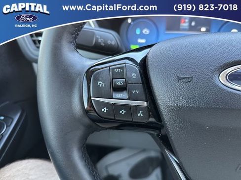 Certified 2025 Ford Escape Platinum w/ Premium Technology Package image 22