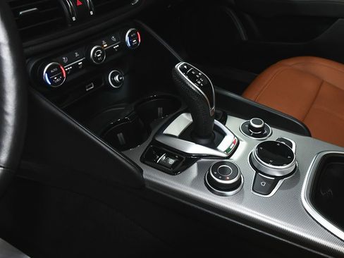 Used 2024 Alfa Romeo Giulia Ti AWD/4WD image 40