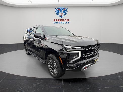 Used 2025 Chevrolet Suburban Z71 image 7