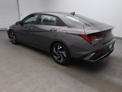 Used 2025 Hyundai Elantra Limited FWD image 3