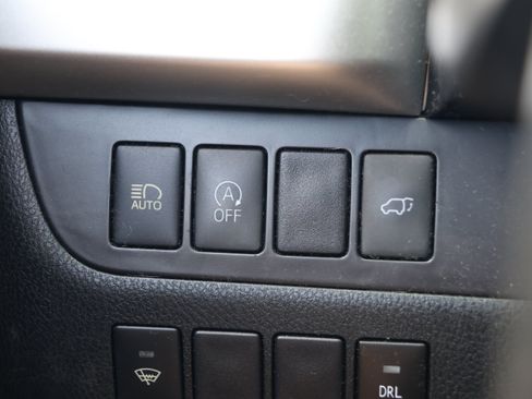 Used 2019 Toyota Highlander XLE FWD image 11