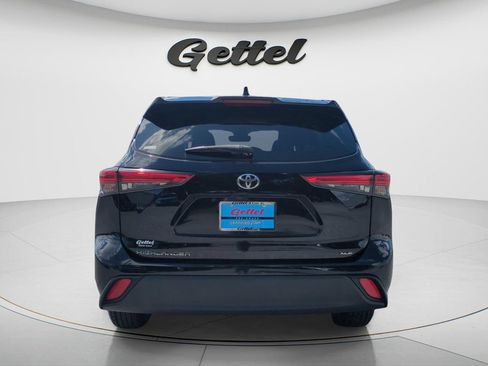 Used 2023 Toyota Highlander XLE FWD image 6