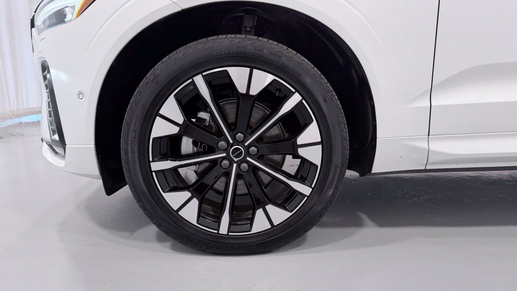 Certified 2026 Volvo XC60 B5 Plus AWD/4WD image 30