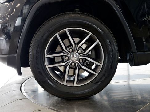 Used 2018 Jeep Grand Cherokee Limited AWD/4WD image 10