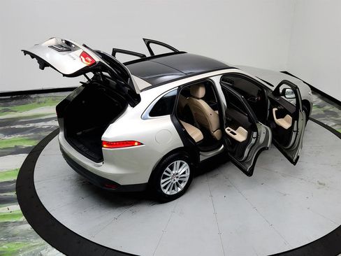 Used 2017 Jaguar F-PACE Prestige image 40