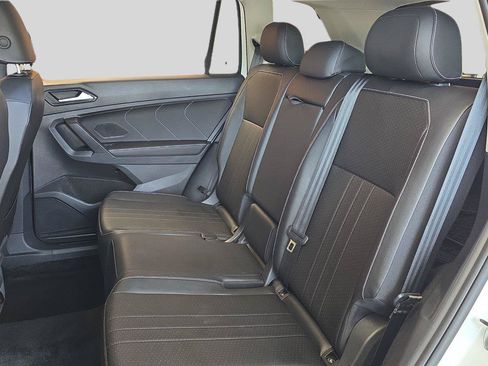 Used 2024 Volkswagen Tiguan SE AWD/4WD image 18