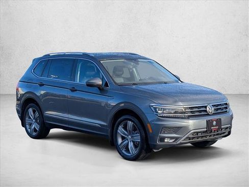 Used 2018 Volkswagen Tiguan SEL Premium image 3