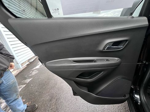 Used 2019 Chevrolet Trax LT w/ LT Convenience Package image 21