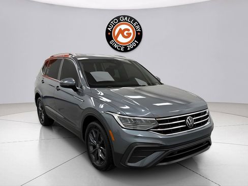 Used 2022 Volkswagen Tiguan SE image 1