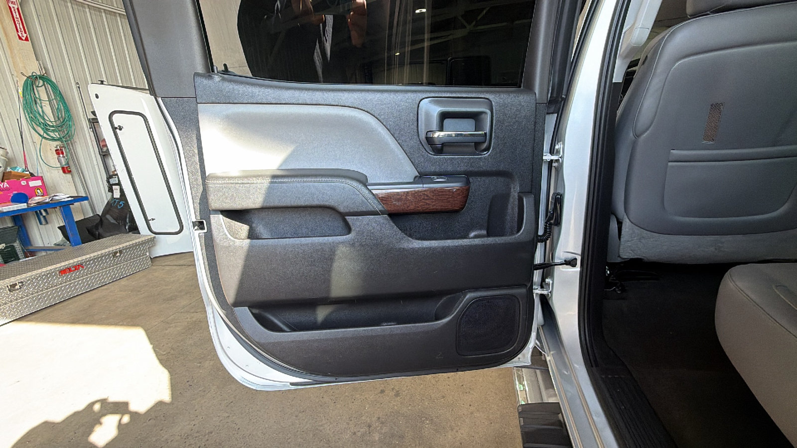 Used 2015 GMC Sierra 2500 SLT w/ Duramax Plus Package AWD/4WD image 15