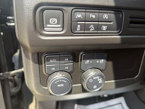 Used 2024 Chevrolet Tahoe Z71 w/ Luxury Package AWD/4WD image 6