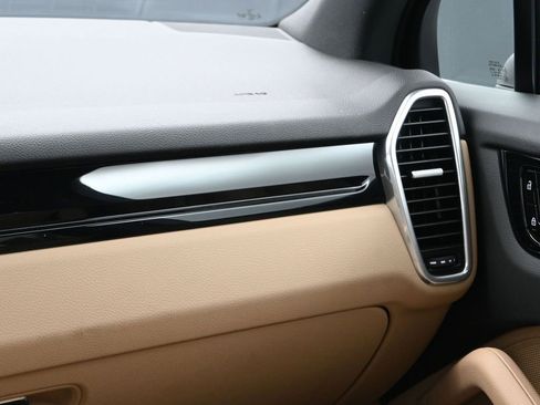 Certified 2021 Porsche Cayenne S image 22