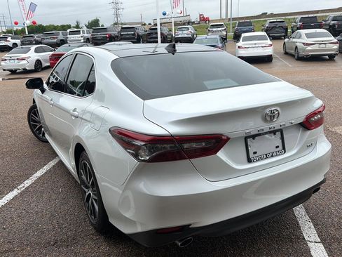 Used 2024 Toyota Camry XLE FWD image 5