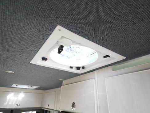 Used 2022 Mercedes-Benz Sprinter 144 Cargo image 33