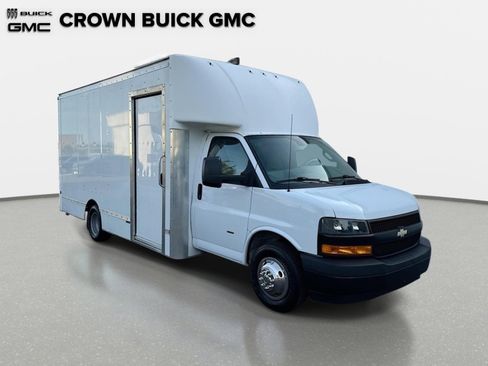 Used 2021 Chevrolet Express 3500 w/ Power Convenience Package RWD image 3