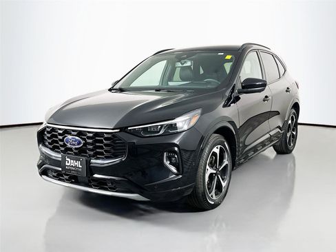 Used 2023 Ford Escape ST-Line Elite w/ Premium Technology Package AWD/4WD image 4