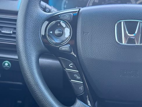 Used 2017 Honda Accord EX image 9